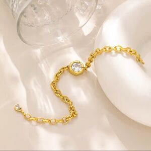 Elegant Gold Bracelet with Crystal Accent